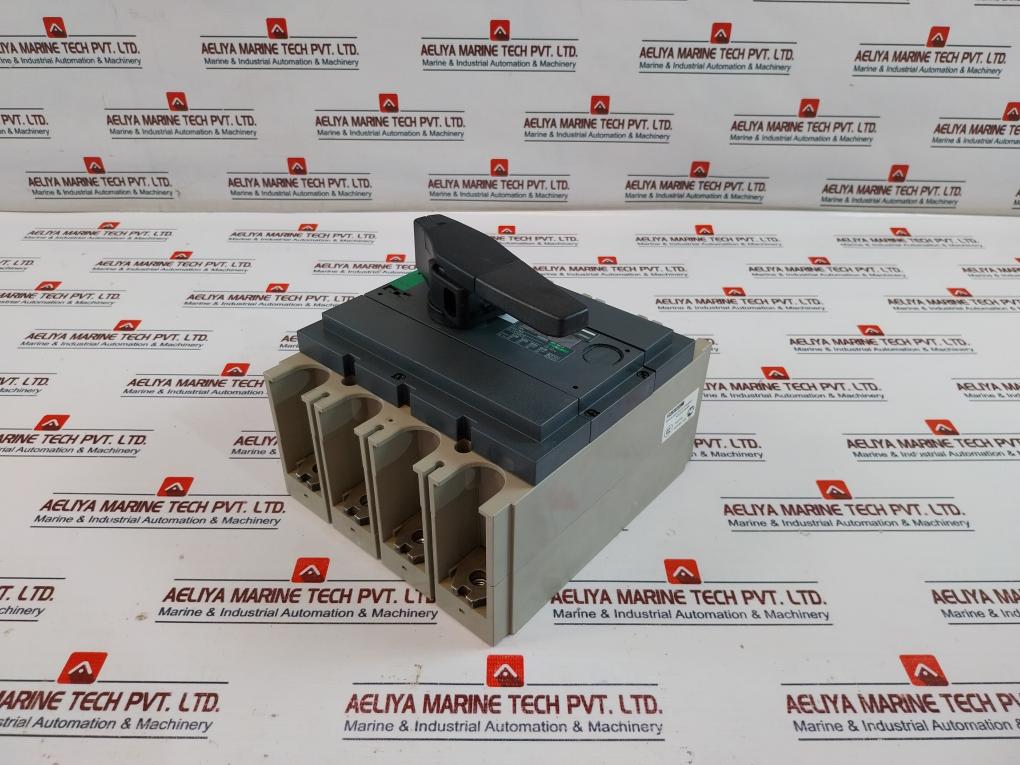 Schneider Electric Ins 630, 4P Switch Disconnector With Black Rotary Handle 750V