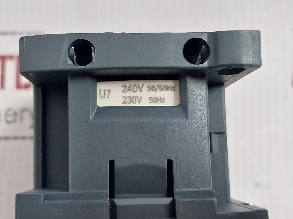 Power Contactor 240V Ac 50/60 Hz Schneider Electric Lc1D09U7