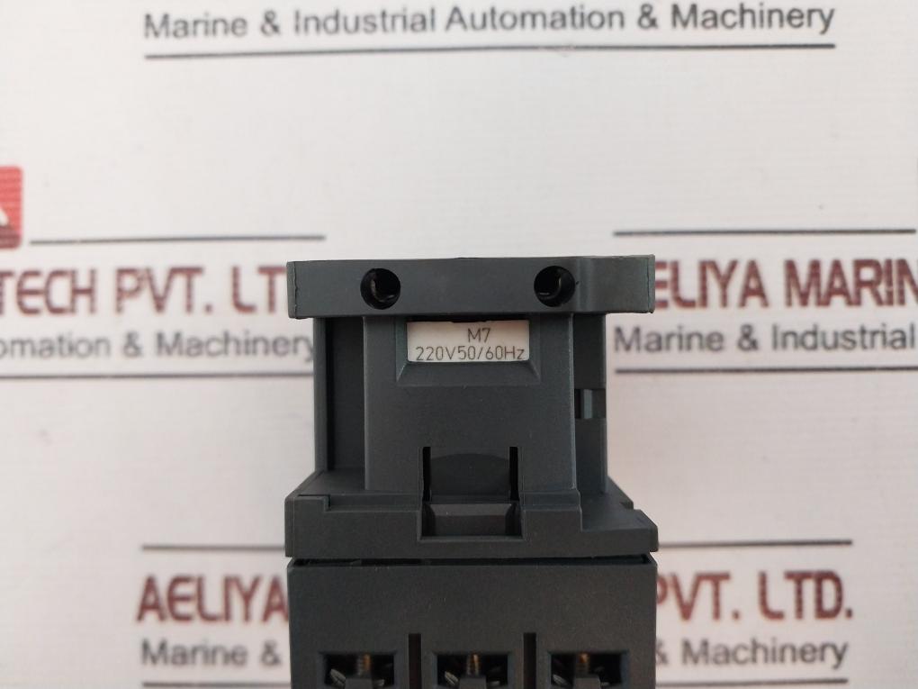 Schneider Electric Lc1D12 Contactor 690V 50/60Hz 13A