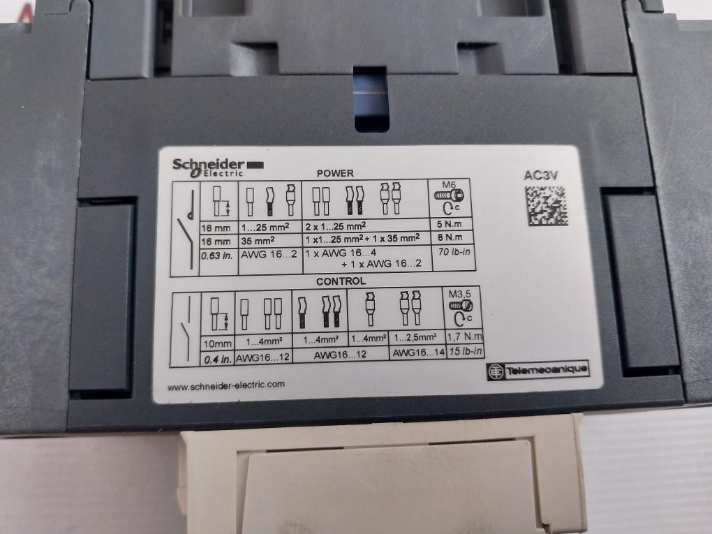 Schneider Electric Lc1D40Ar7 3 Pole Contactor 440V 50/60Hz