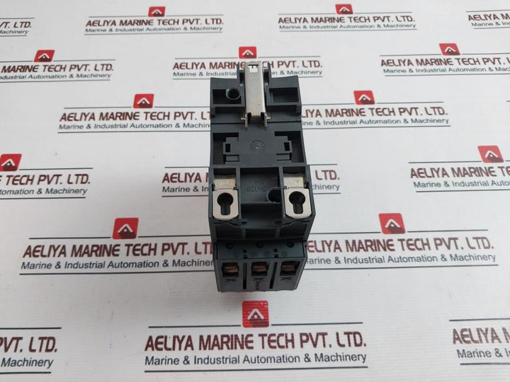 Schneider Electric Lc1D40Ar7 3 Pole Contactor 440V 50/60Hz