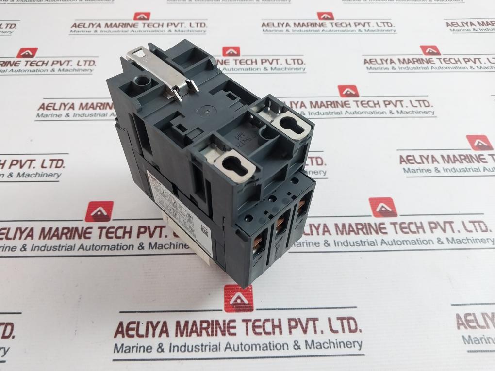 Schneider Electric Lc1D40Ar7 3 Pole Contactor 440V 50/60Hz