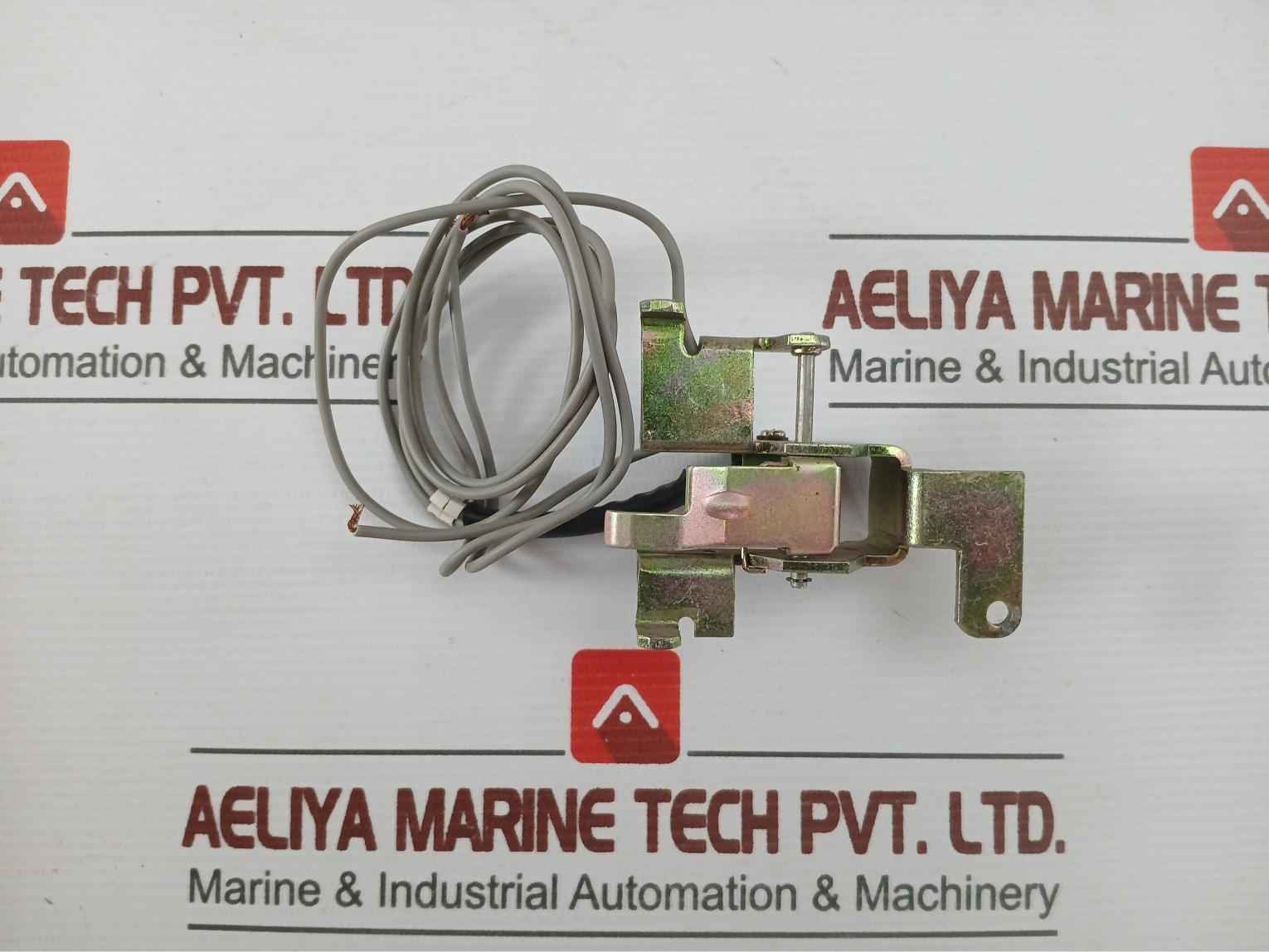 Schneider Electric Lv580075 Auxiliary Switch Cvs800 For Mccb