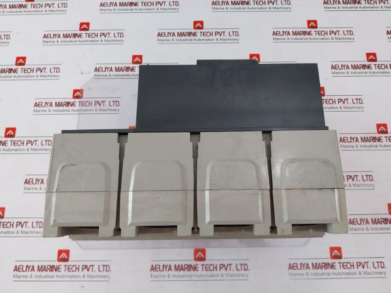 Schneider Electric Lv833027 Masterpact Circuit Breaker 1Saz0034702 Nve42084