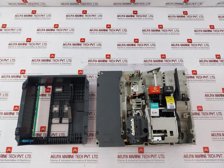 Schneider Electric Lv833027 Masterpact Circuit Breaker 1Saz0034702 Nve42084