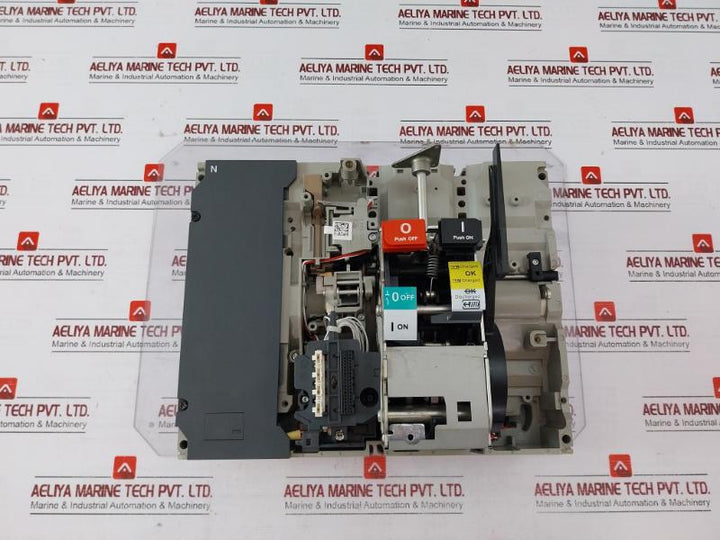 Schneider Electric Lv833027 Masterpact Circuit Breaker 1Saz0034702 Nve42084