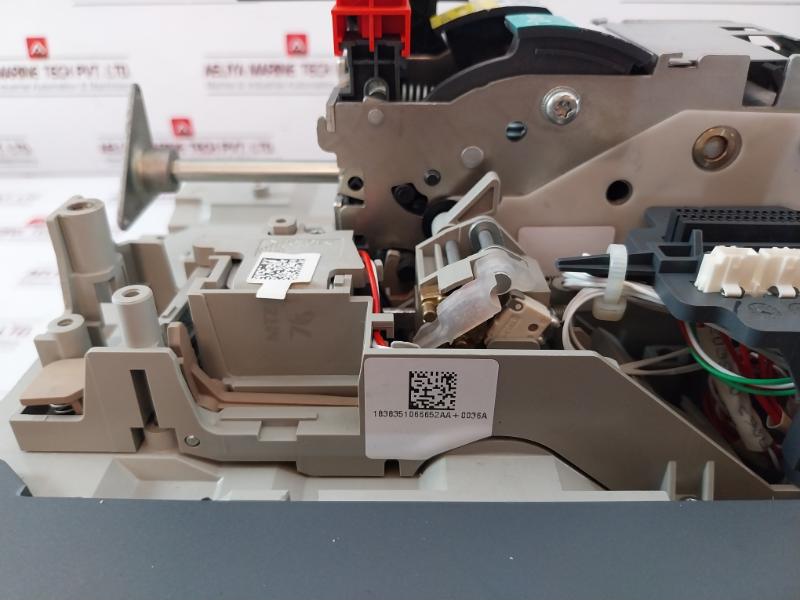 Schneider Electric Lv833027 Masterpact Circuit Breaker 1Saz0034702 Nve42084