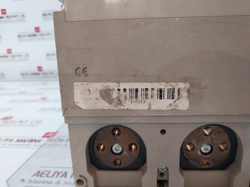 Schneider Electric Lv833027 Masterpact Circuit Breaker 1Saz0034702 Nve42084