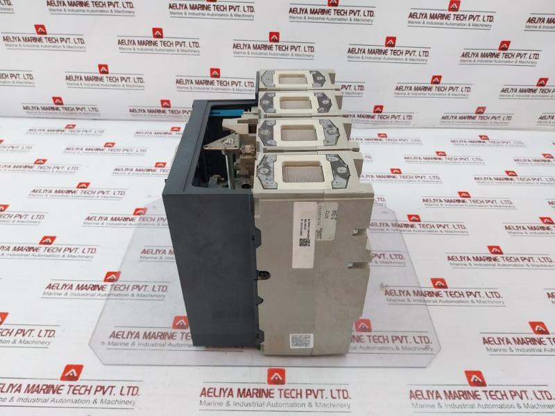 Schneider Electric Lv833027 Masterpact Circuit Breaker 1Saz0034702 Nve42084