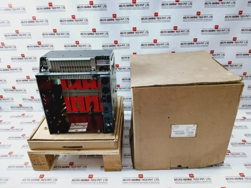 Schneider Electric Lv833163 Pole Drawout For Acb Circuit Breaker 2004735173