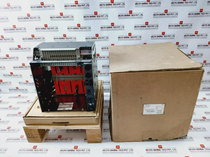 Schneider Electric Lv833163 Pole Drawout For Acb Circuit Breaker 2004735173