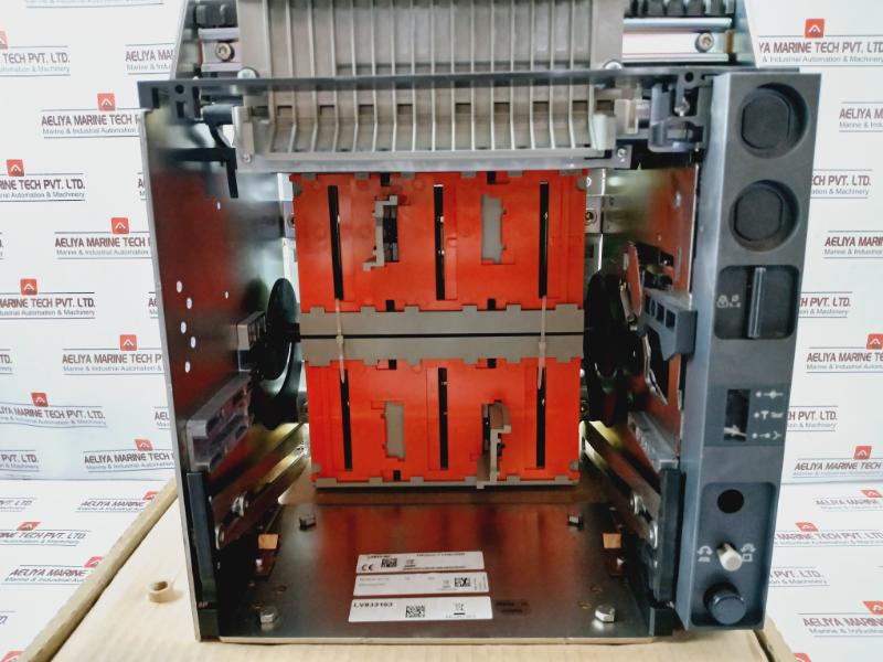 Schneider Electric Lv833163 Pole Drawout For Acb Circuit Breaker 2004735173