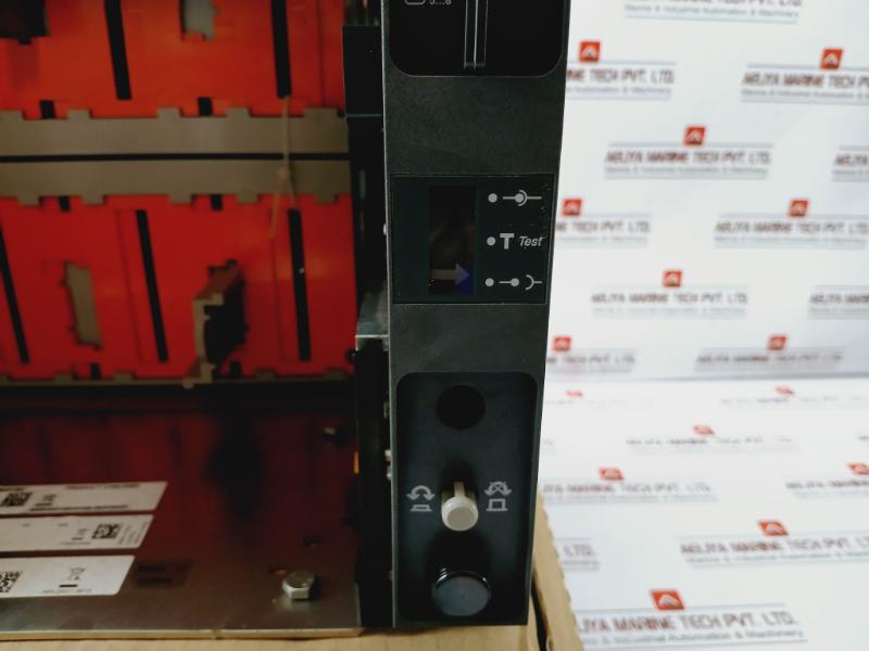 Schneider Electric Lv833163 Pole Drawout For Acb Circuit Breaker 2004735173