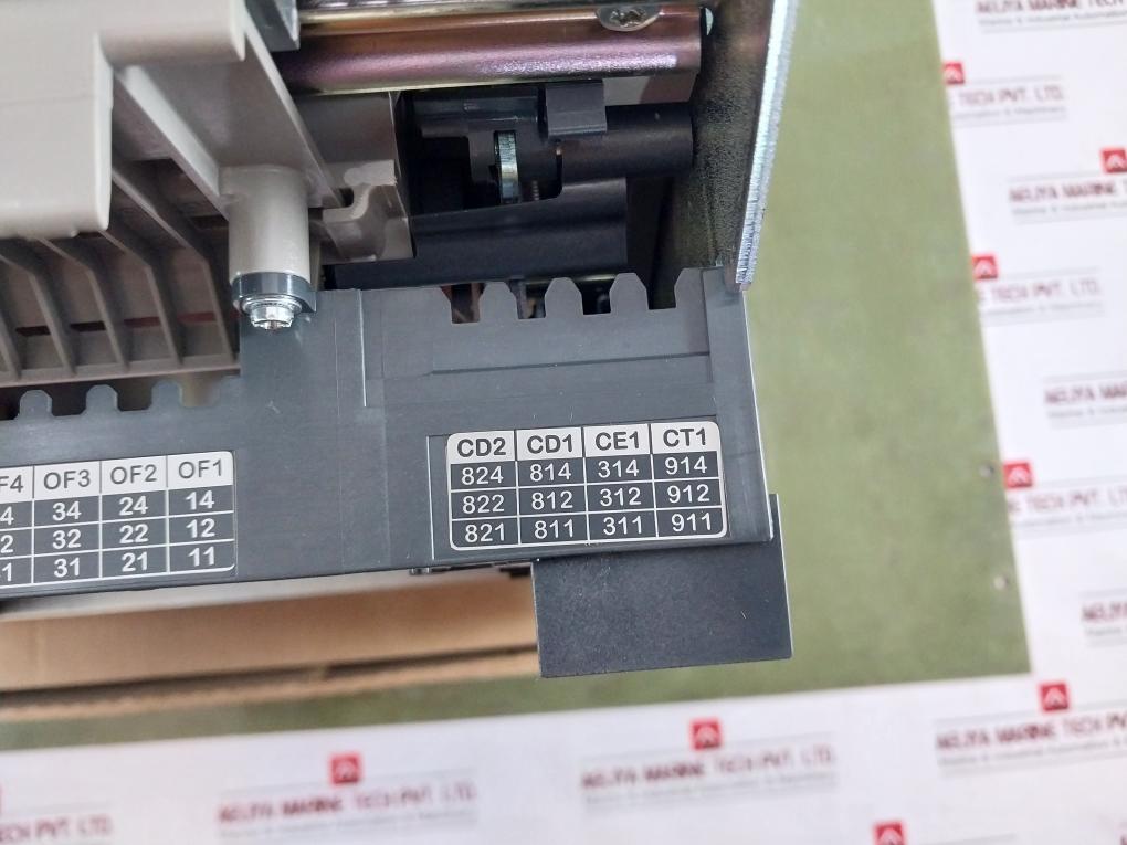 Schneider Electric Lv833163 Pole Drawout For Acb Circuit Breaker Masterpact Mtz