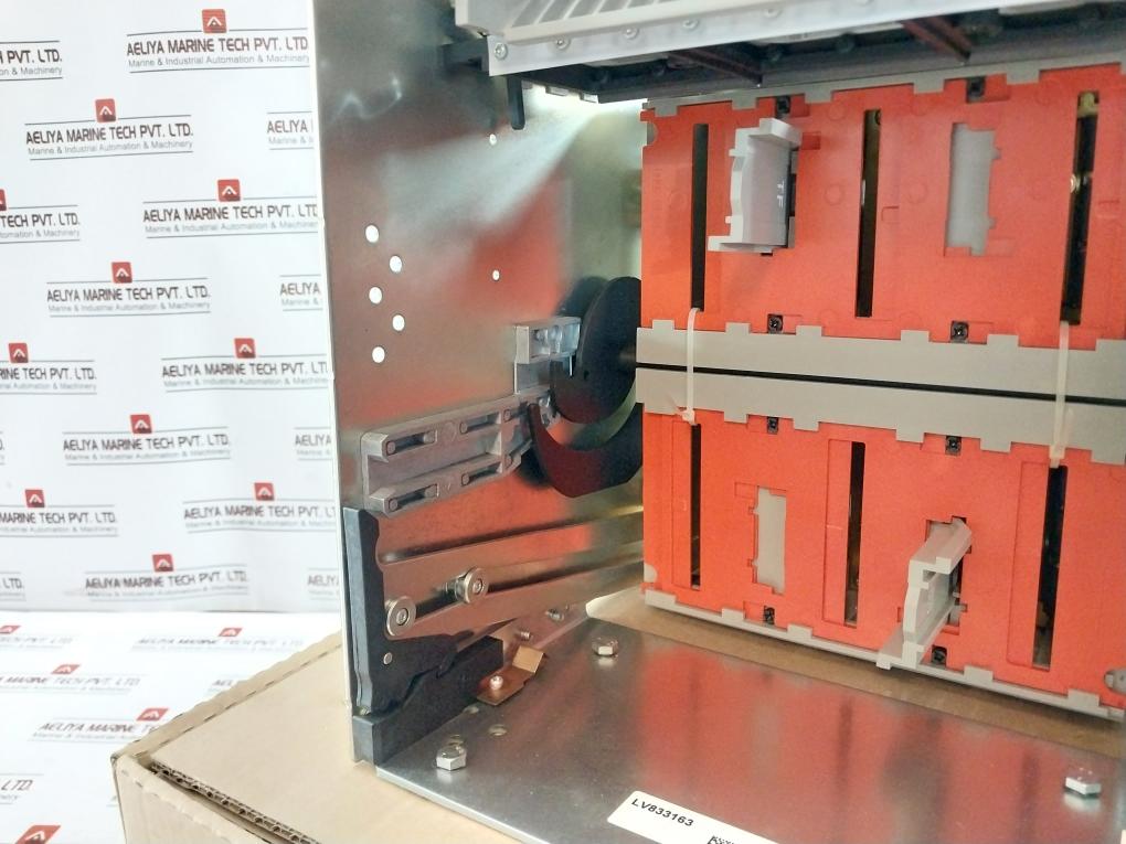 Schneider Electric Lv833163 Pole Drawout For Acb Circuit Breaker Masterpact Mtz
