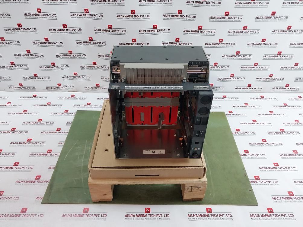 Schneider Electric Lv833163 Pole Drawout For Acb Circuit Breaker Masterpact Mtz