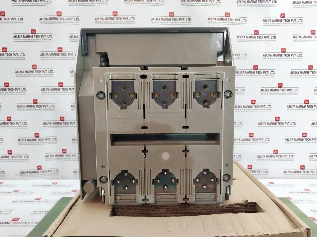 Schneider Electric Lv833163 Pole Drawout For Acb Circuit Breaker Masterpact Mtz