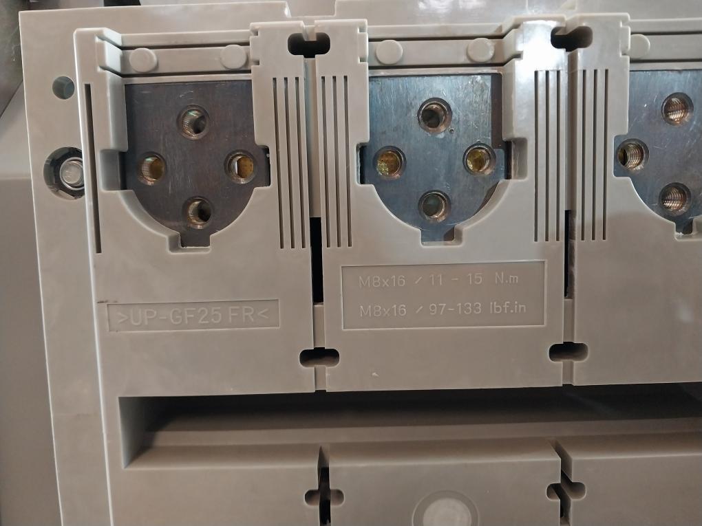 Schneider Electric Lv833163 Pole Drawout For Acb Circuit Breaker Masterpact Mtz