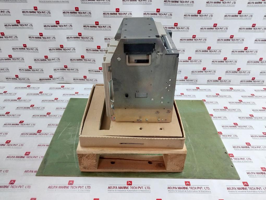 Schneider Electric Lv833163 Pole Drawout For Acb Circuit Breaker Masterpact Mtz