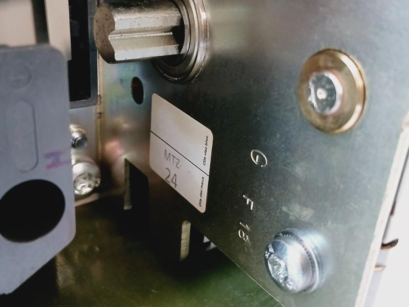 Schneider Electric Lv847632 High Current Air Circuit Breaker Mtz2 20H3 4P A18323