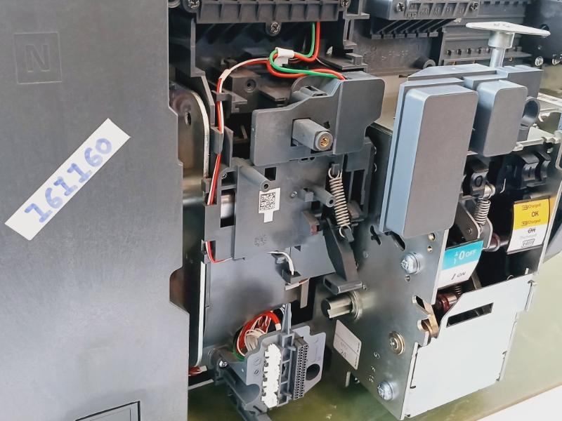 Schneider Electric Lv847632 High Current Air Circuit Breaker Mtz2 20H3 4P A18323