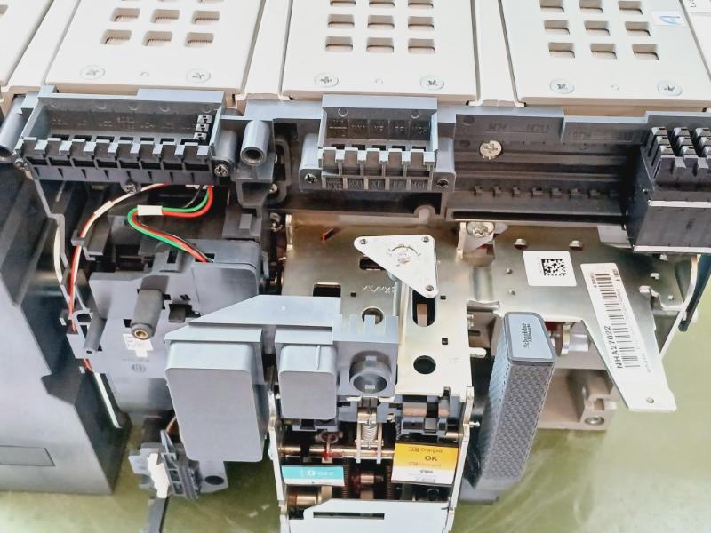 Schneider Electric Lv847632 High Current Air Circuit Breaker Mtz2 20H3 4P A18323