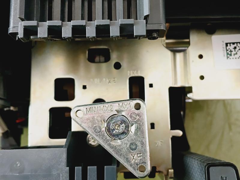 Schneider Electric Lv847632 High Current Air Circuit Breaker Mtz2 20H3 4P A18323