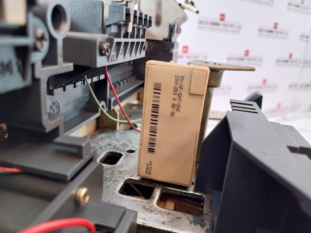 Schneider Electric Merlin Gerin Nw12 H1 Circuit Breaker Iec 60947-3 50/60Hz