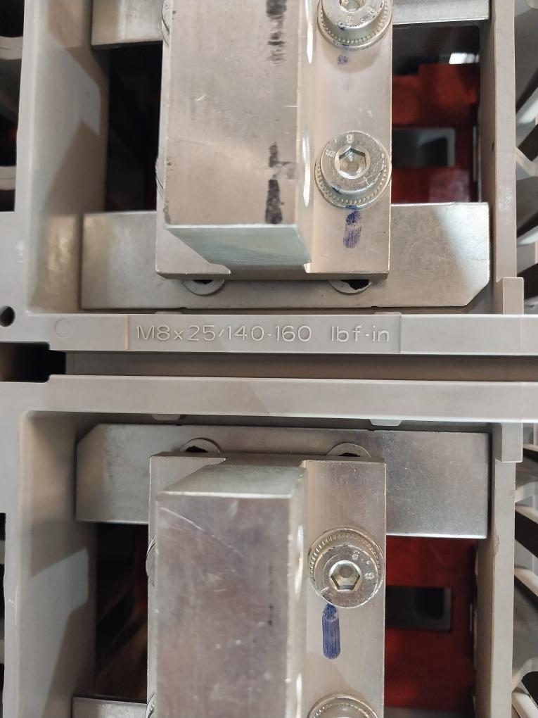 Schneider Electric Mvs08N Easypact Electrical Circuit Breaker Iec/En 60947-2