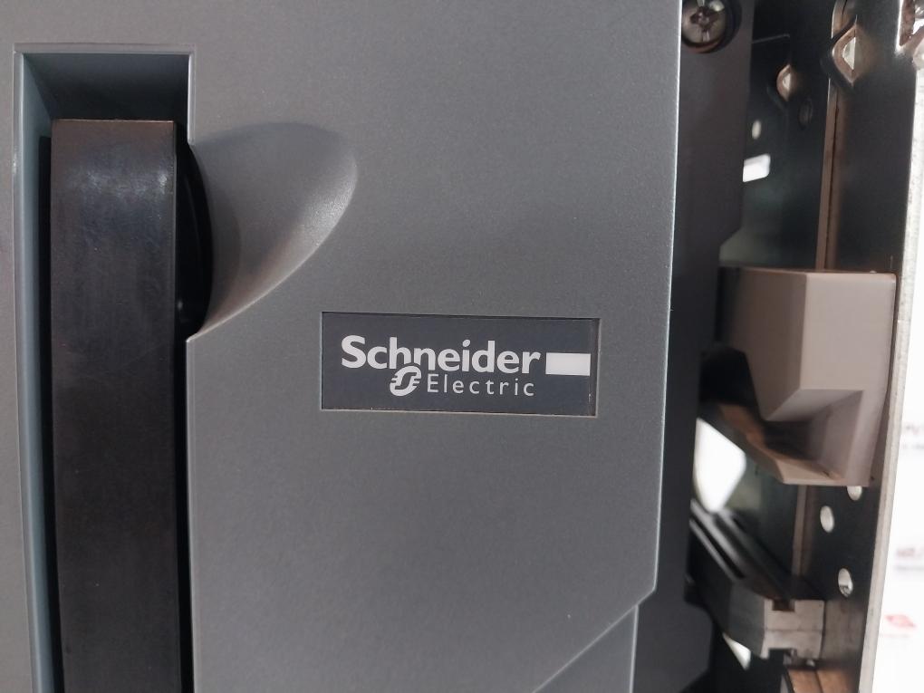 Schneider Electric Mvs08N Easypact Electrical Circuit Breaker Iec/En 60947-2