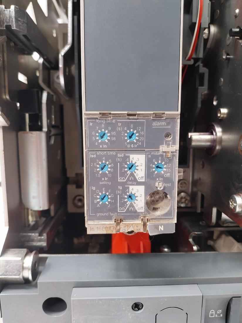 Schneider Electric Mvs12N Easypact Circuit Breaker Iec/En60947-2 50/60Hz