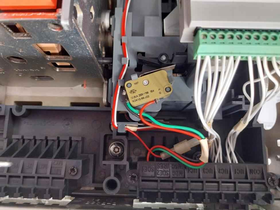 Schneider Electric Mvs12N Easypact Circuit Breaker Iec/En60947-2 50/60Hz