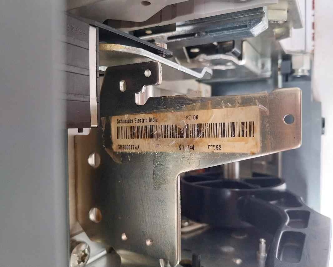 Schneider Electric Mvs12N Easypact Circuit Breaker Iec/En60947-2 50/60Hz