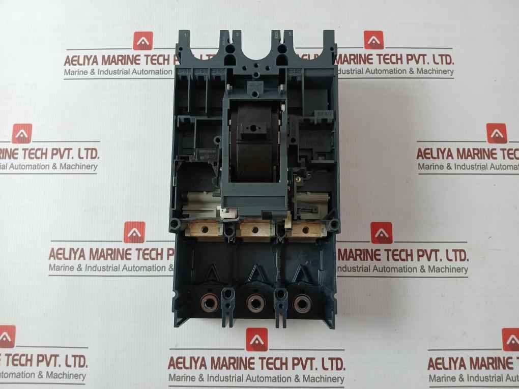 Schneider Electric Nsx 630S Compact Nsk Circuit Breaker 800V 8Kv 50/60Hz
