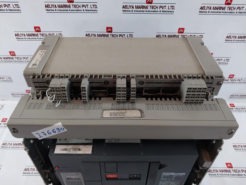 Schneider Electric Nw02 H1 3P Masterpact Micrologic 6.0A Circuit Breaker Unit