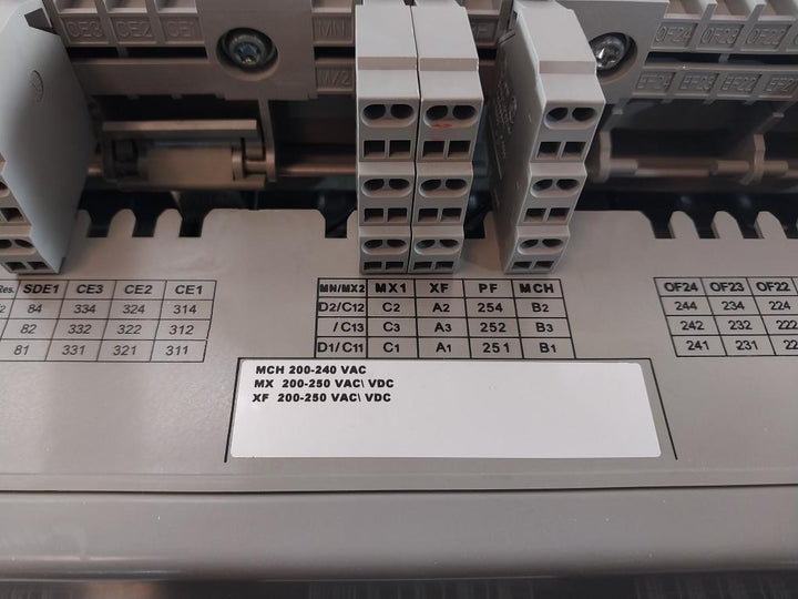Schneider Electric Nw08 H1 Masterpact Nw Circuit Breaker 1000V 12Kv 50/60Hz