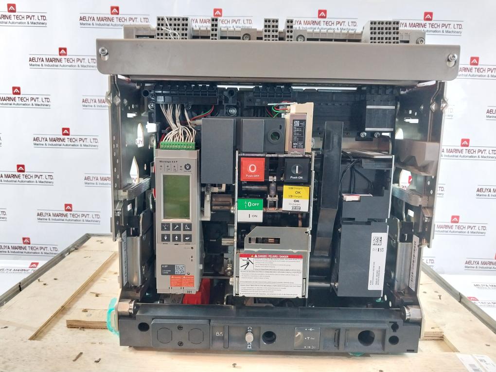 Schneider Electric Nw08 H1 Masterpact Nw Drawout Circuit Breaker 1000V 12Kv 800A