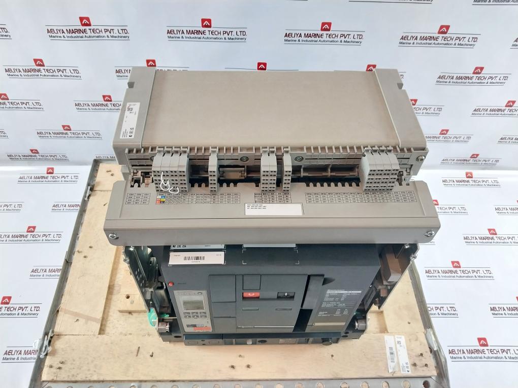 Schneider Electric Nw08 H1 Masterpact Nw Drawout Circuit Breaker 1000V 12Kv 800A