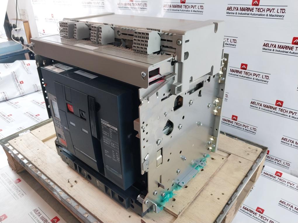 Schneider Electric Nw10 H1 Masterpact Circuit Breaker 1000V 12Kv Iec 60947-3