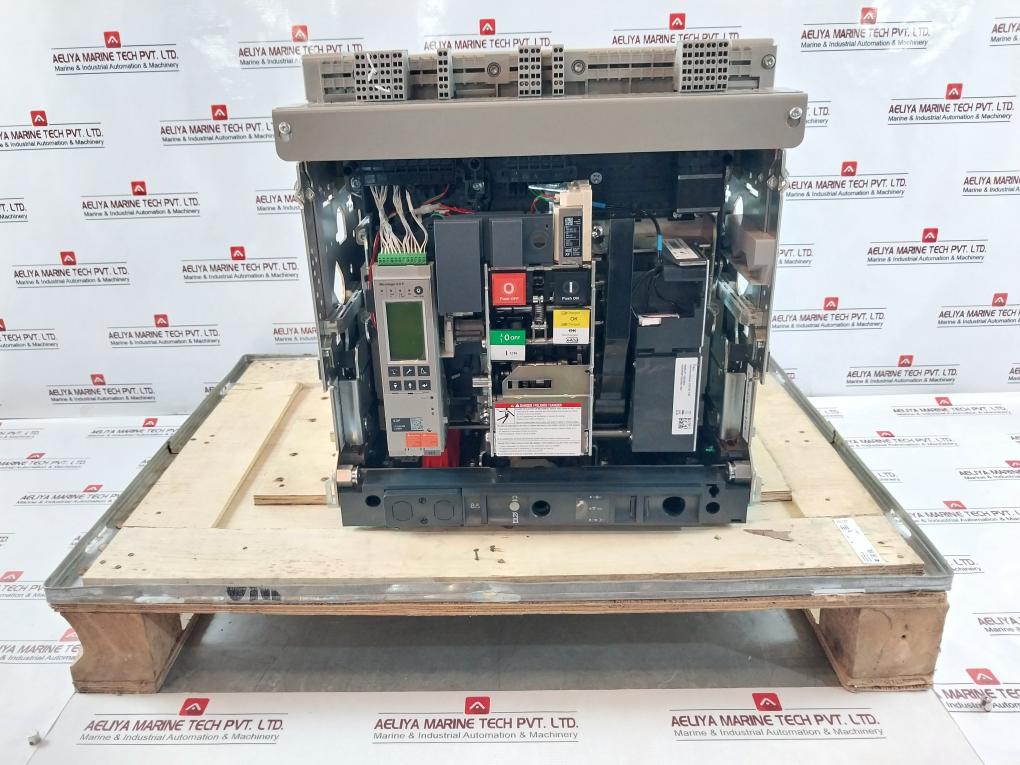 Schneider Electric Nw10 H1 Masterpact Circuit Breaker 1000V 12Kv Iec 60947-3