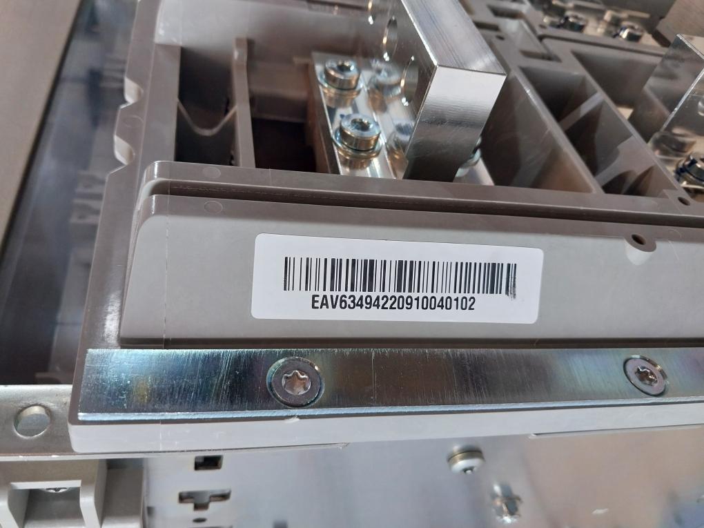 Schneider Electric Nw10 H1 Masterpact Circuit Breaker 1000V 12Kv Iec 60947-3