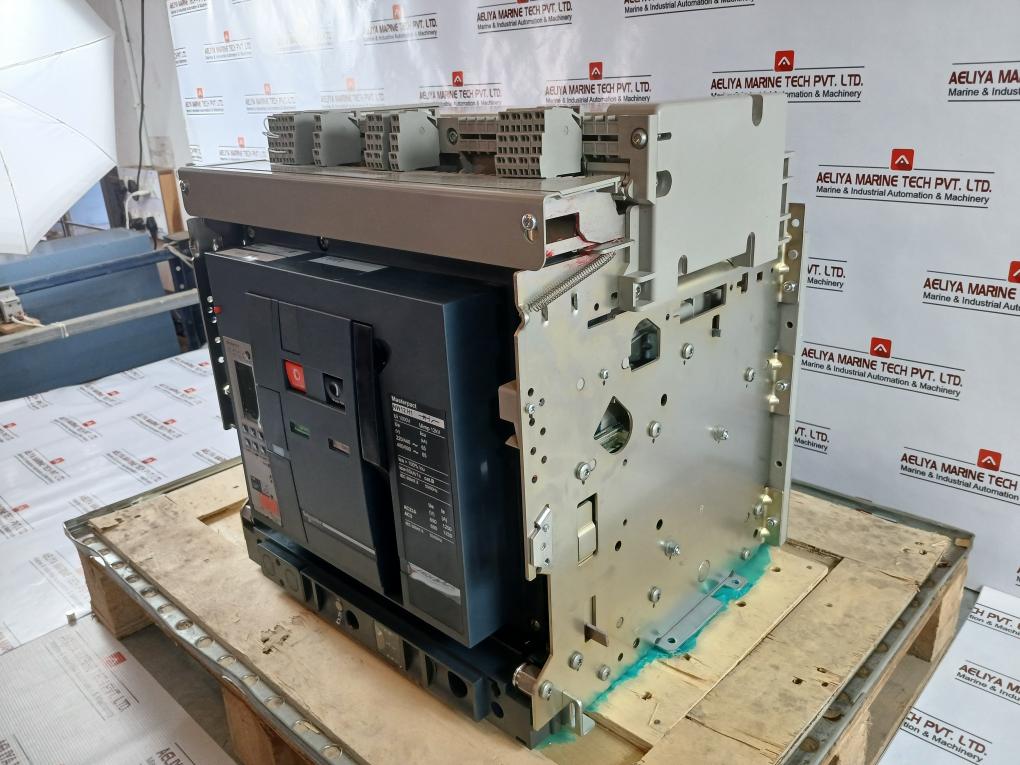 Schneider Electric Nw12 H1 Masterpact Nw Circuit Breaker 690V-ac-50/60Hz 1000V