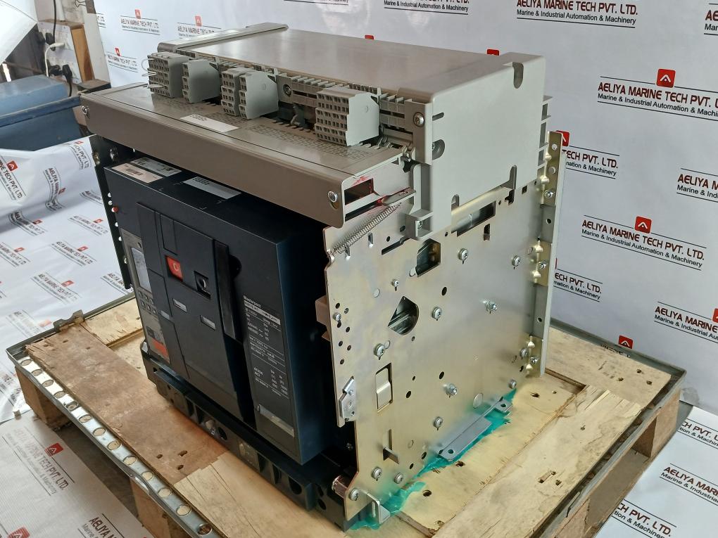 Schneider Electric Nw16 H1 Circuit Breaker Masterpact Micrologic 6.0P Nw12H1