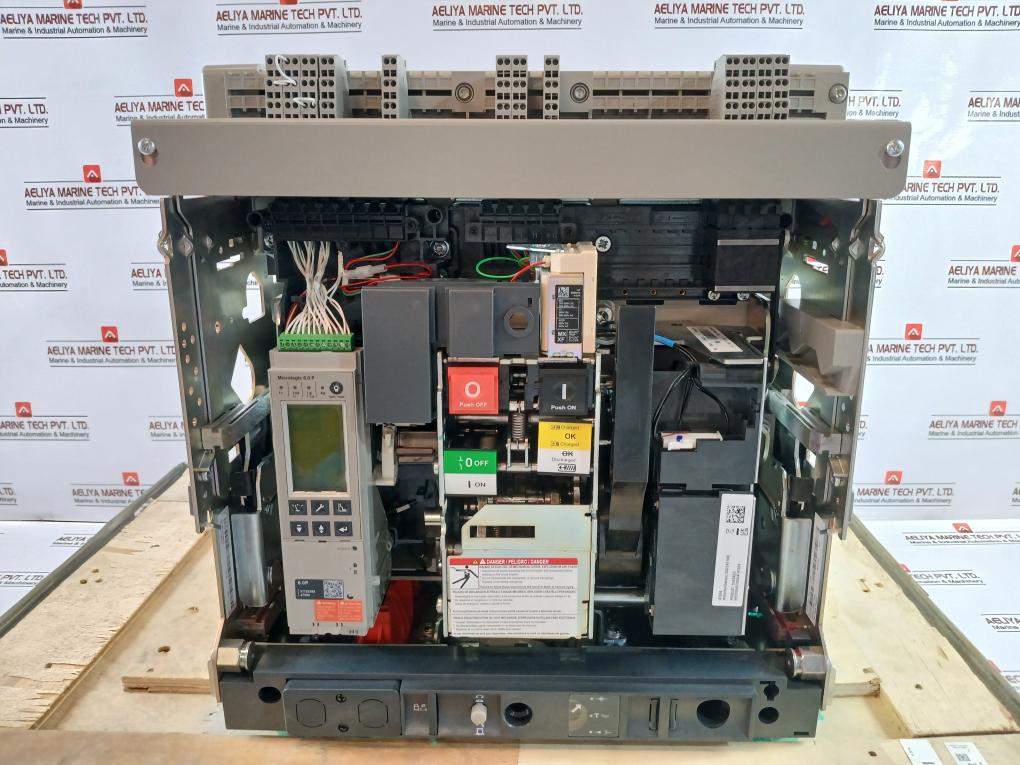 Schneider Electric Nw16 H1 Circuit Breaker Masterpact Micrologic 6.0P Nw12H1