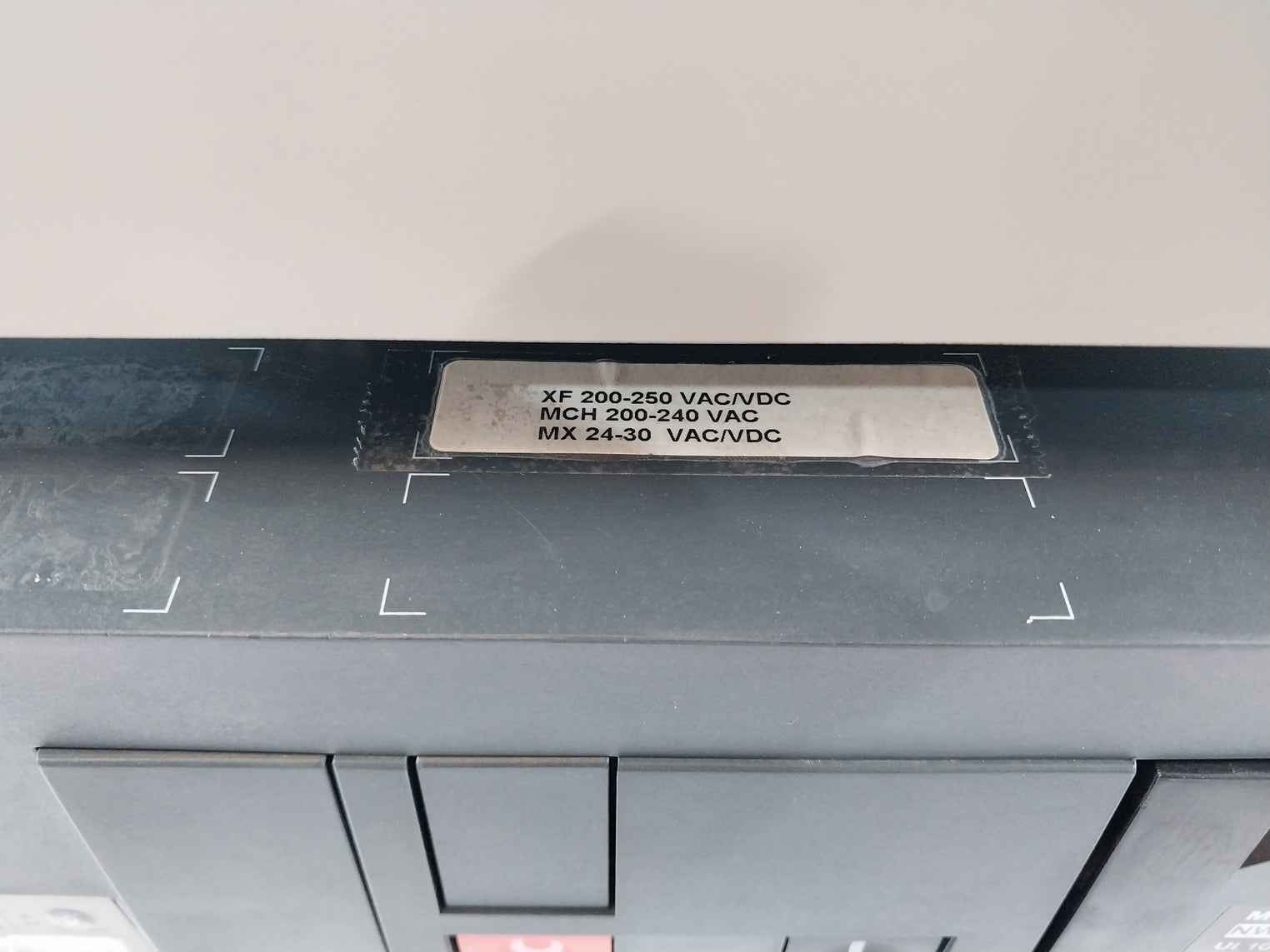 Schneider Electric Masterpact Nw20H13Pedo6.0A Air Circuit-breaker 24-30Vac/Vdc