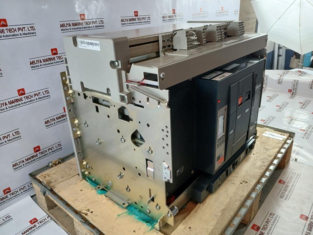 Schneider Electric Nw25 H1 Masterpact Circuit Breaker Micrologic 6.0 P 2500A 020