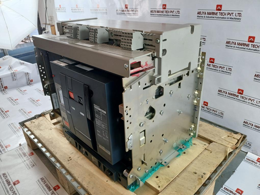 Schneider Electric Nw25 H1 Masterpact Circuit Breaker Micrologic 6.0 P 2500A 020