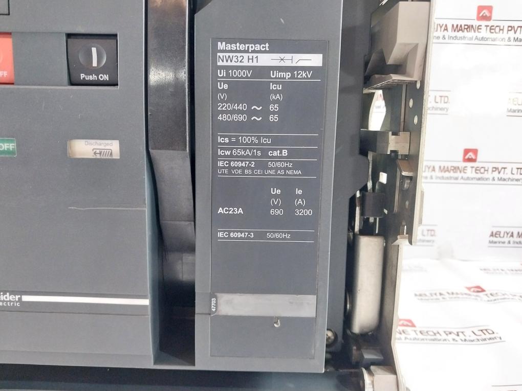 Schneider Electric Nw32 H1 3P Masterpact Circuit Breaker Trip Unit 1000V 12Kv