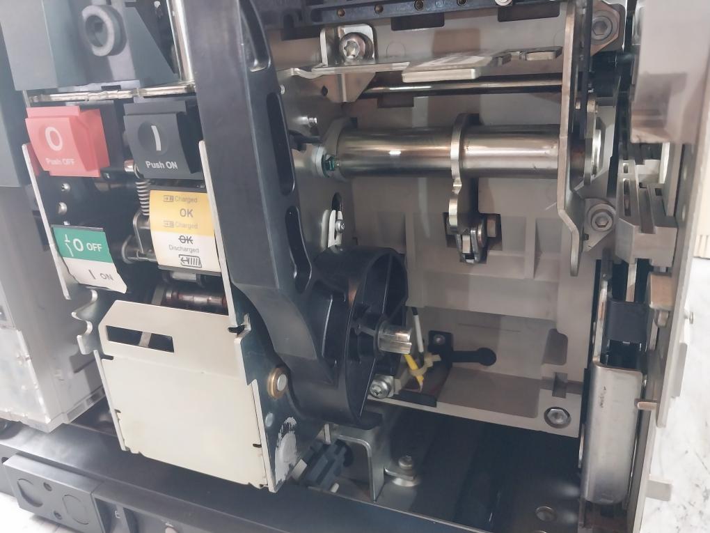 Schneider Electric Nw32 H1 Circuit Breaker Masterpact E103955 50/60Hz 1000V Ac23