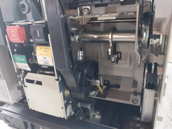 Schneider Electric Nw32 H1 Circuit Breaker Masterpact E103955 50/60Hz 1000V Ac23